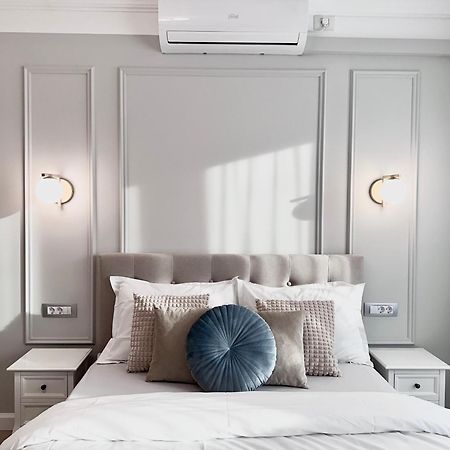 Central Spacious Apartment With Balcony - Alba Carolina อัลบายูเลีย ภายนอก รูปภาพ