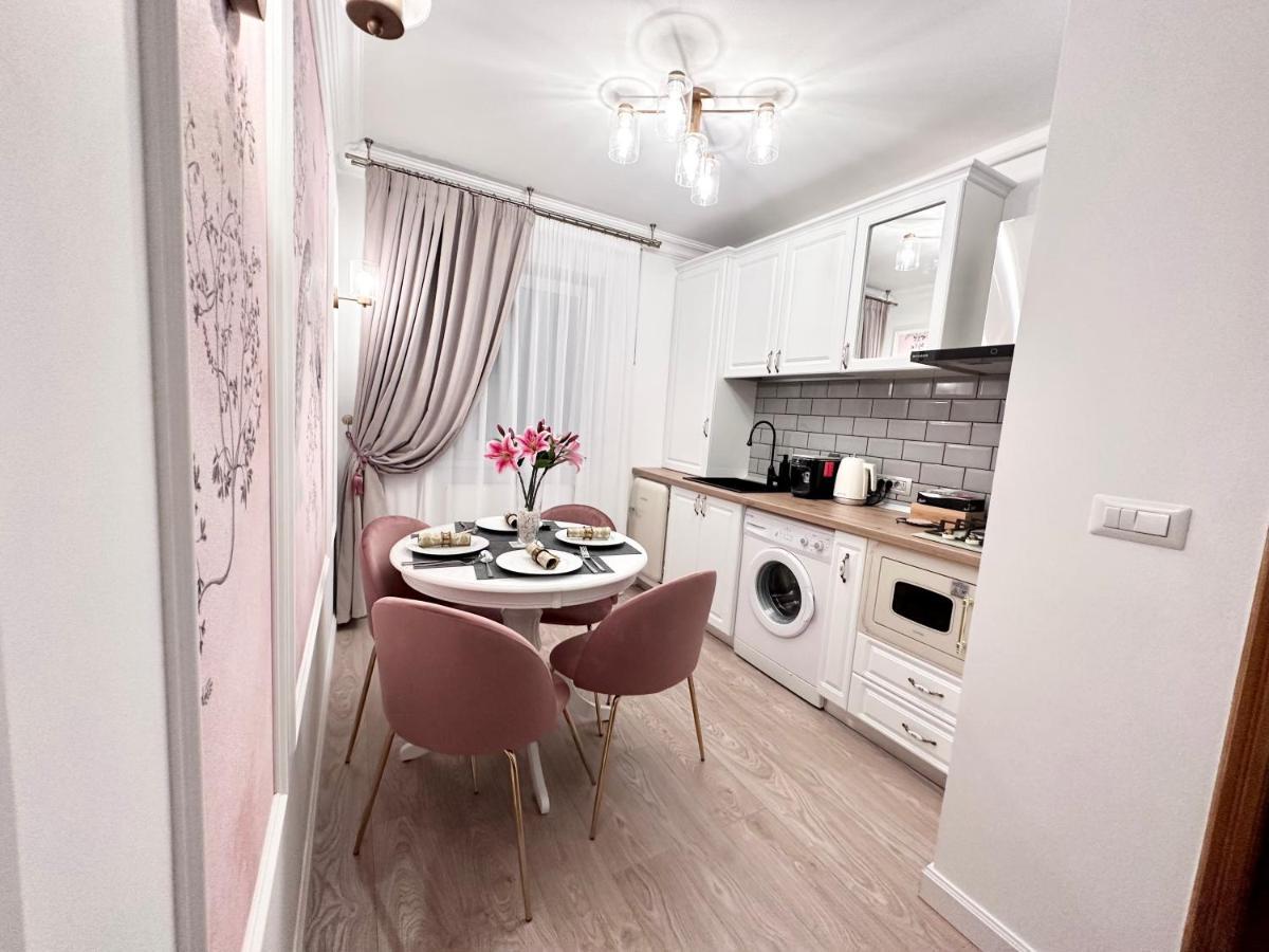 Central Spacious Apartment With Balcony - Alba Carolina อัลบายูเลีย ภายนอก รูปภาพ