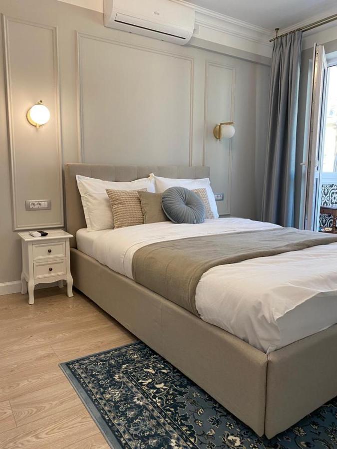 Central Spacious Apartment With Balcony - Alba Carolina อัลบายูเลีย ภายนอก รูปภาพ