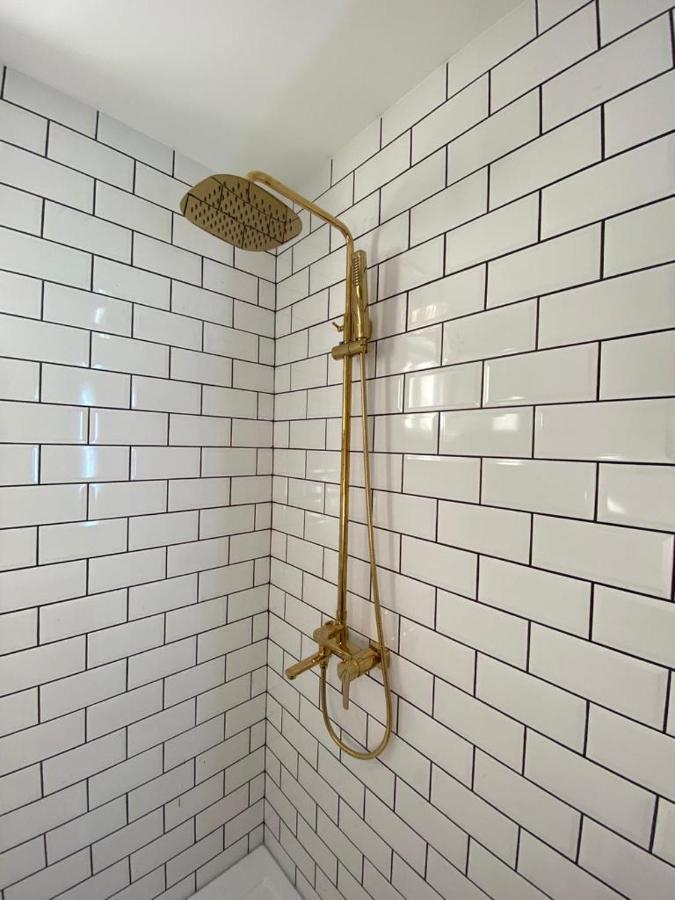 Central Spacious Apartment With Balcony - Alba Carolina อัลบายูเลีย ภายนอก รูปภาพ