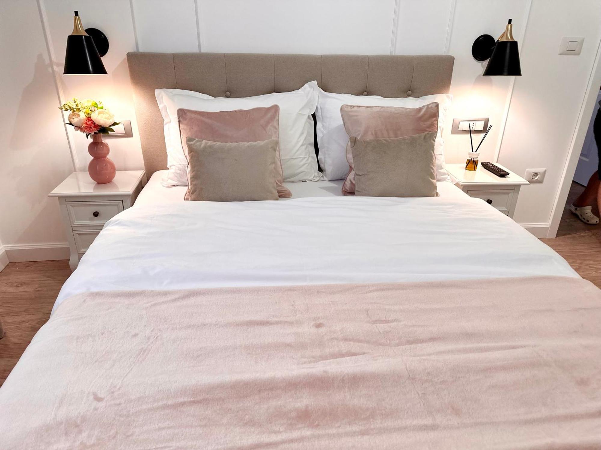 Central Spacious Apartment With Balcony - Alba Carolina อัลบายูเลีย ภายนอก รูปภาพ