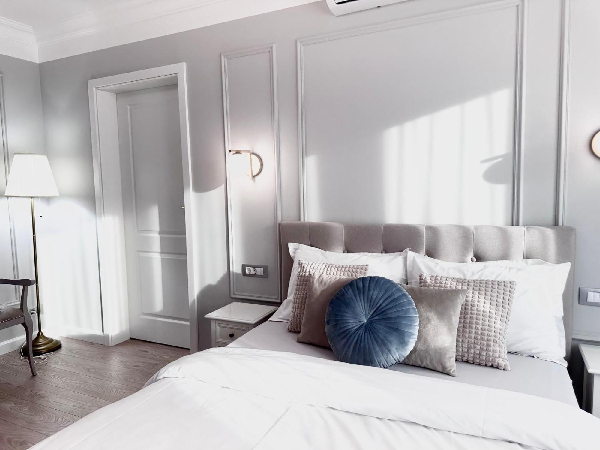 Central Spacious Apartment With Balcony - Alba Carolina อัลบายูเลีย ภายนอก รูปภาพ