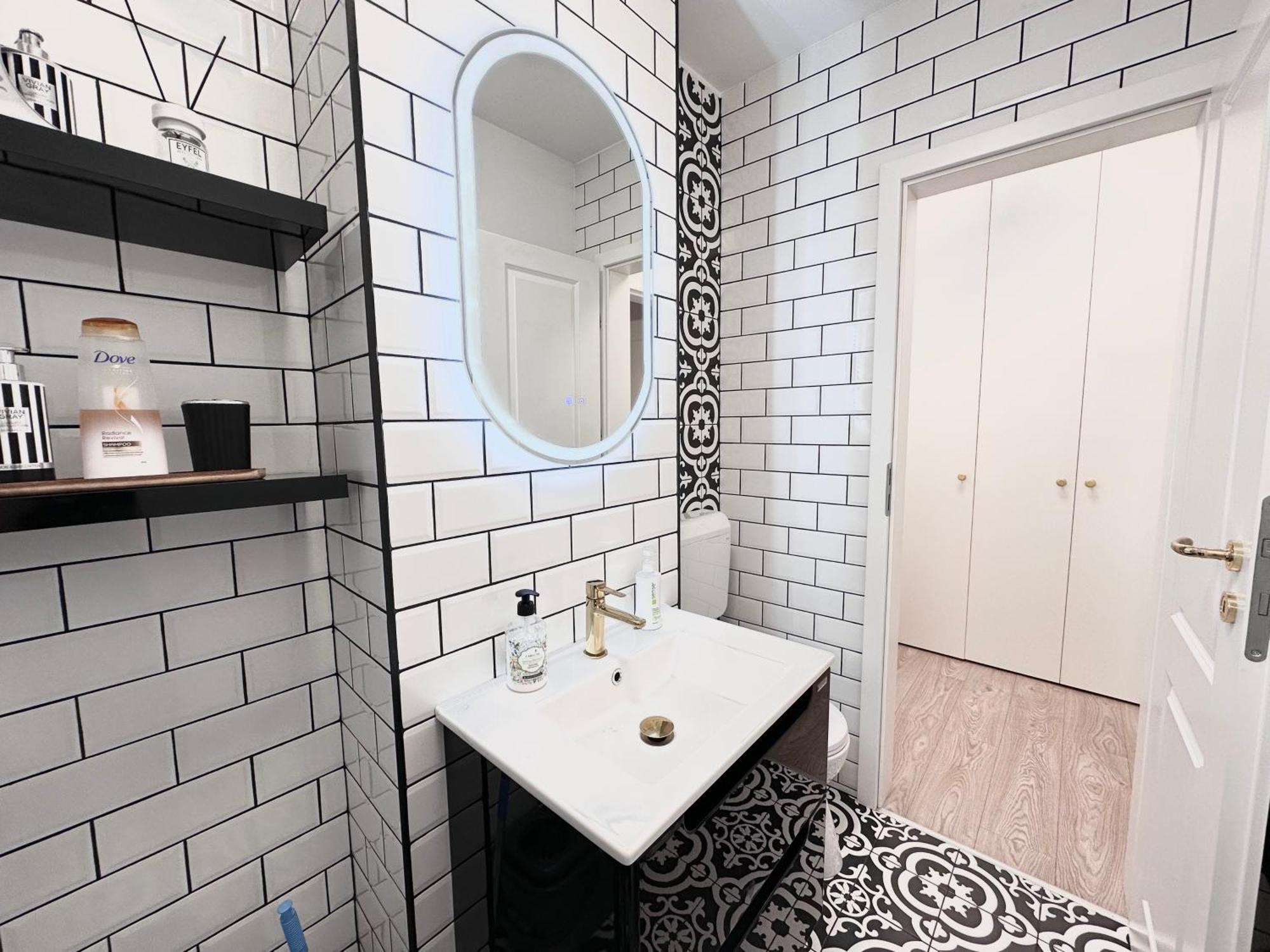 Central Spacious Apartment With Balcony - Alba Carolina อัลบายูเลีย ภายนอก รูปภาพ