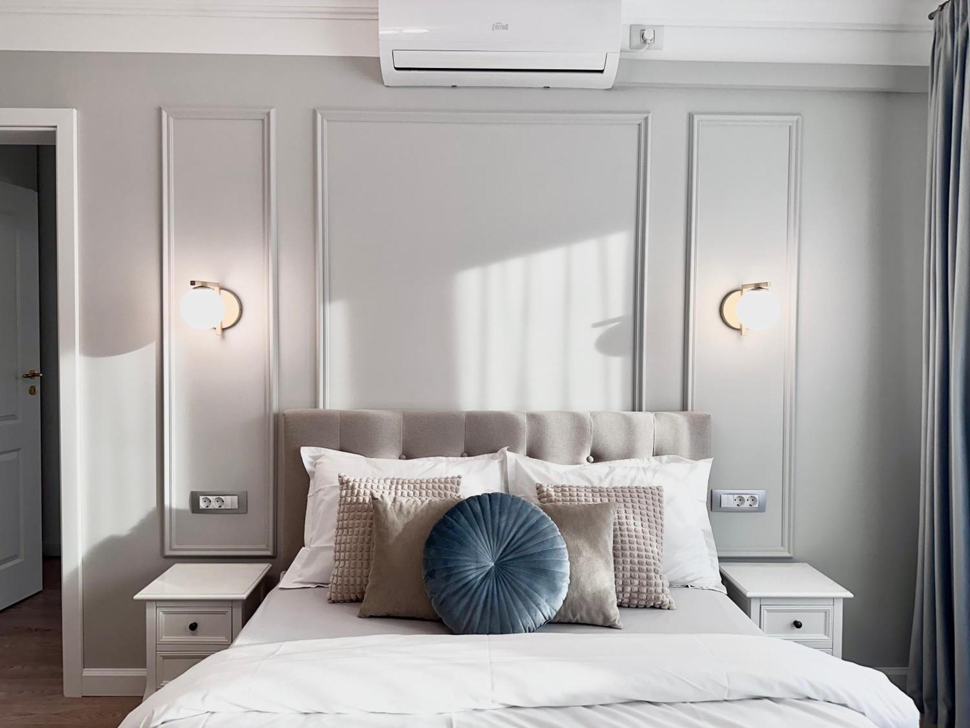 Central Spacious Apartment With Balcony - Alba Carolina อัลบายูเลีย ภายนอก รูปภาพ